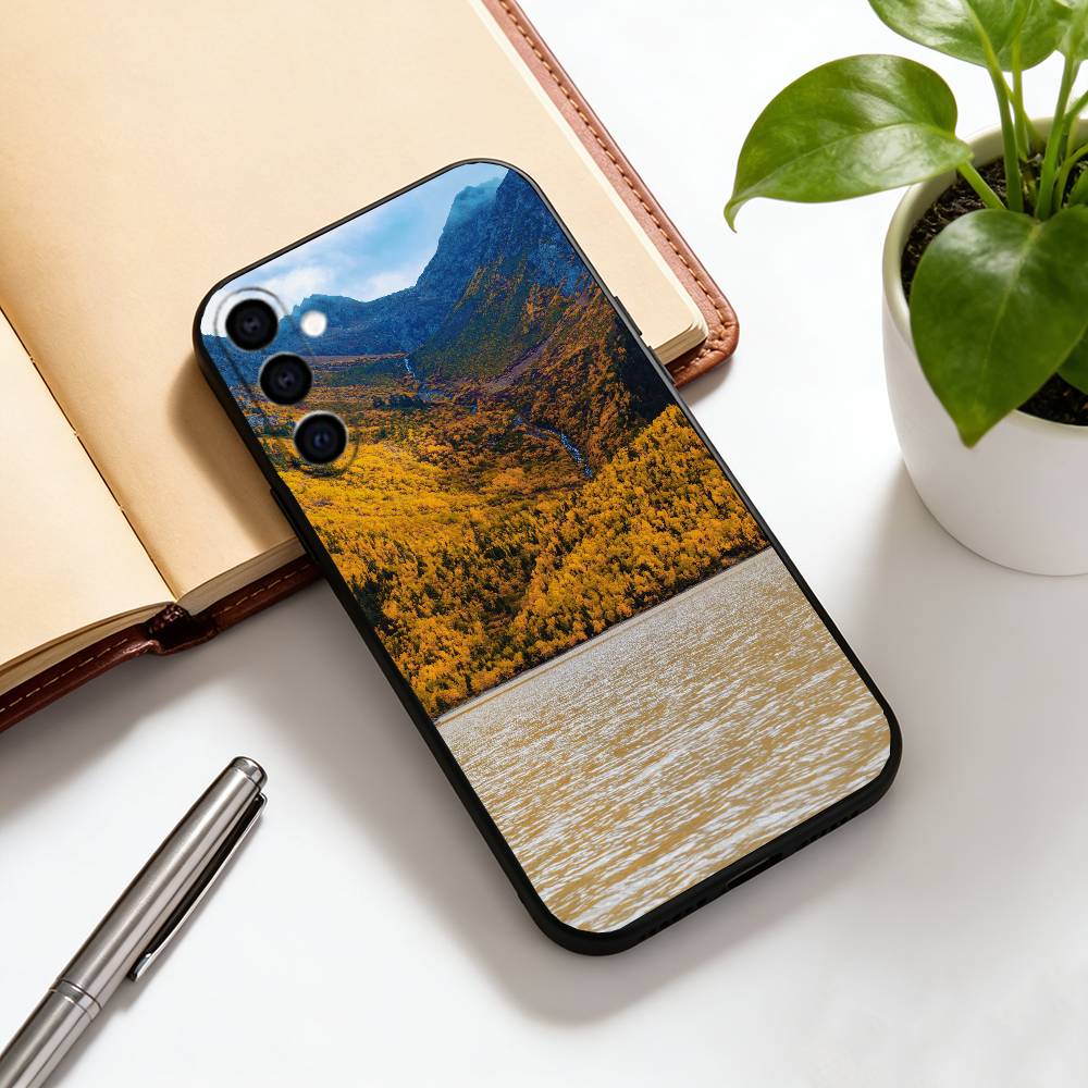 Schneebedeckter Berg Handyhülle Für Samsung Galaxy A73,A72,A71,A70,A53,A52,A51,Andere Weiche Schwarze Hülle