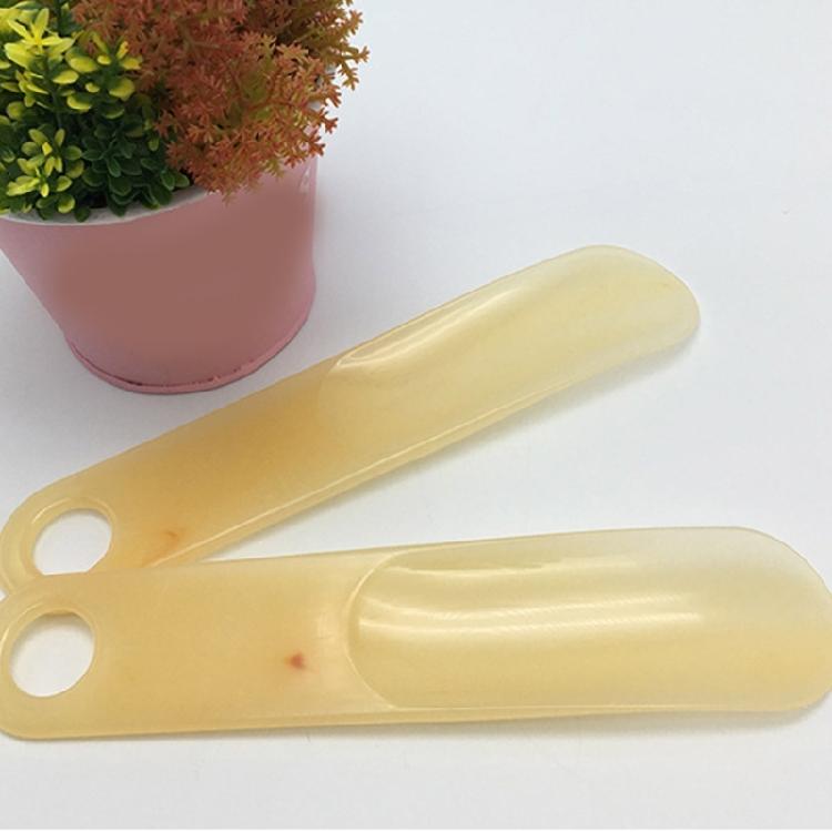Ergonomic Handle Shoehorn 15cm Plastic Shoehorn Light Weight Portable Plastic Shoe Horn for Elderly Pregnant Women Kids