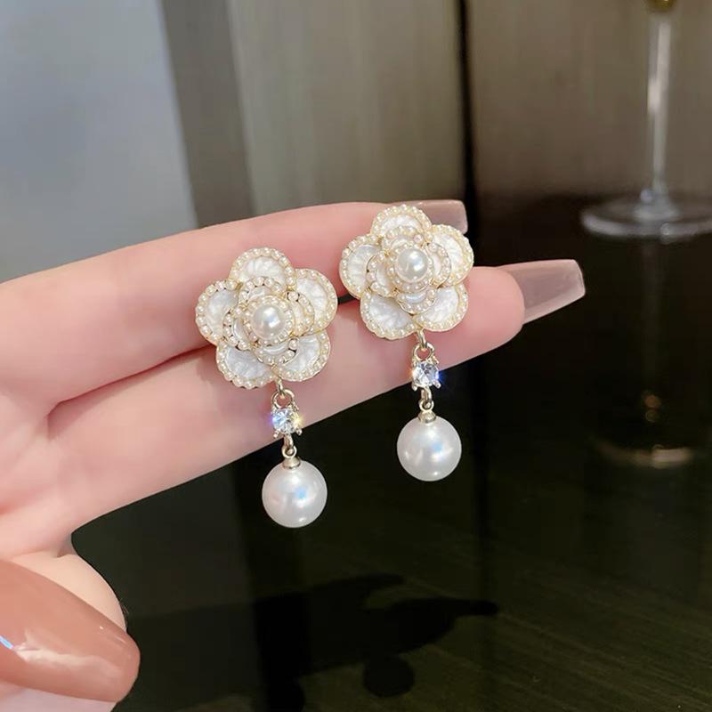 Fashion Geometric Bow Flower Pearl Earrings Women'S Premium Versatile Small Fragrant Wind Earrings