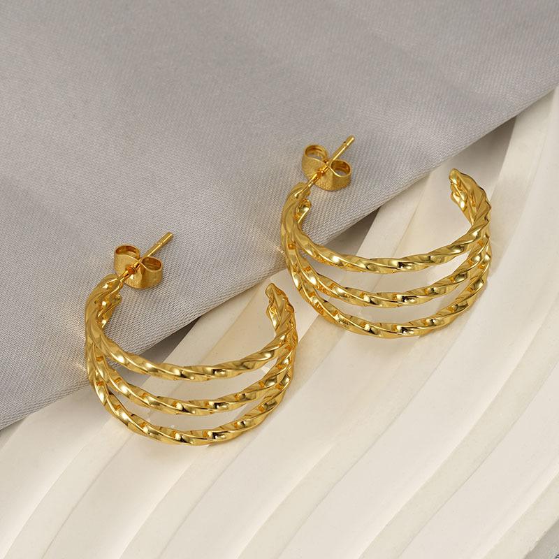 Stainless steel twist stud earrings fashion niche design 18K new temperament versatile women's titanium steel earrings