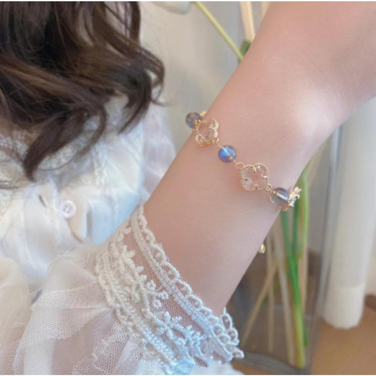 

Браслет из аметиста и лунного камня с четырьмя листами клевера, женский браслет, летний элитный атмосферный свет, роскошный дизайн, подарок для подруг