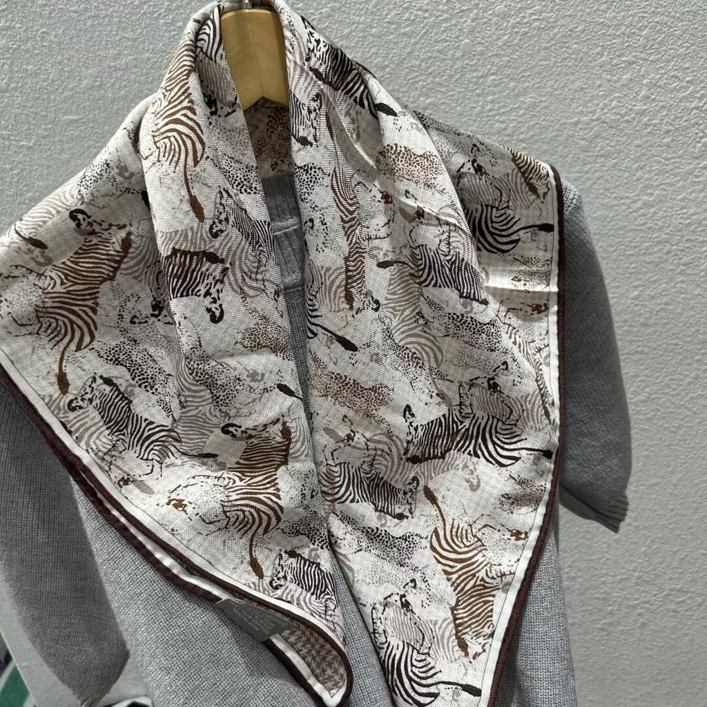 Double-Sided Silk Wool Scarf Women'S Autumn And Winter Silk Wool 70 Square Scarf Warm Dual-Purpose Women'S Versatile Temperament Air Conditioner Neck