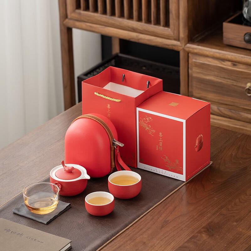 

Magpies on Plum Blossoms Portable Ceramic Tea Set