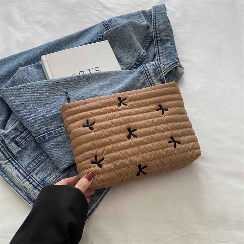 Ins Bow Embroidered Cosmetic Bag Large Capacity Zipper Makeup Bag Wash Bags Travel Oxford Cloth Clutch Bag For Girls Women