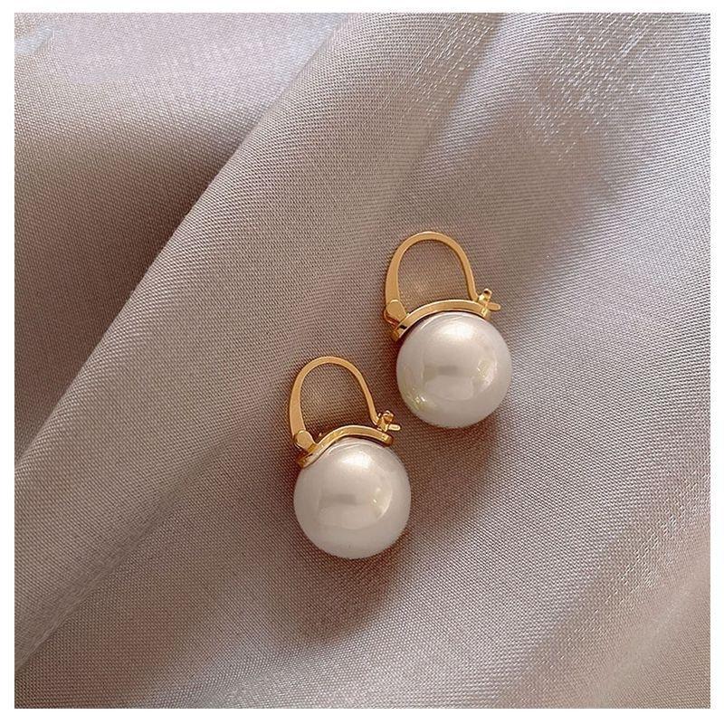 French Women's Earrings Pearl Dong Qing Retro Light Luxury High-end Texture Simple Temperament New Trendy Earrings