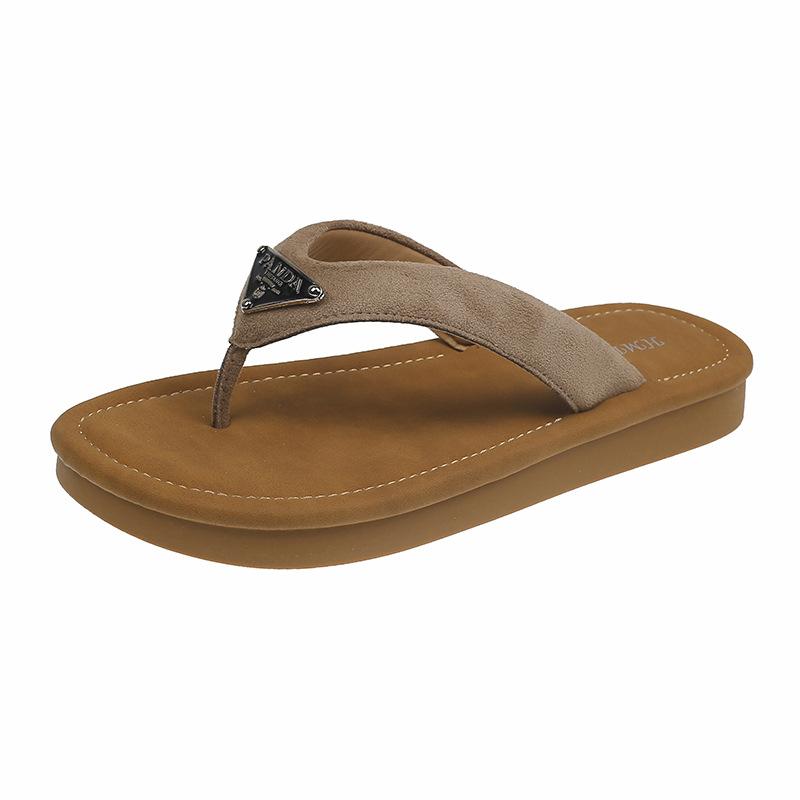 Simple non-slip flip-flops women 2025 summer light and comfortable Korean version stepping on shit feeling toe beach shoes sandals retro