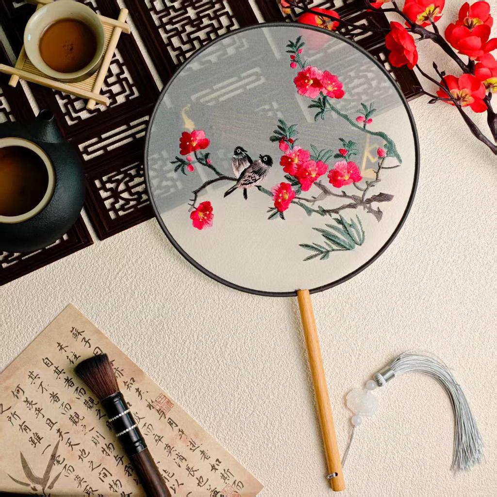 Klassischer doppelseitig bestickter Pfauenfächer - Traditionelles rundes Suzhou Hanfu Tanzaccessoire