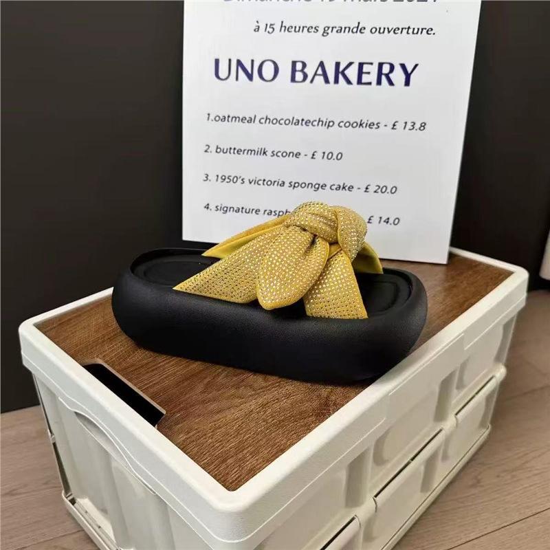 

Thick-bottomed bow-tie women s 2025 summer new fashion trend outer wear sandals casual rhinestone slippers women 40