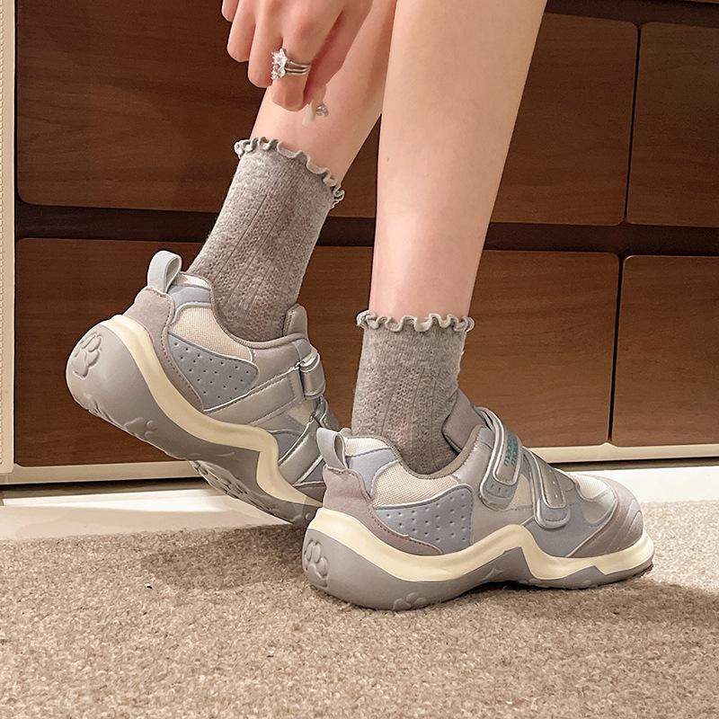Wanderschuhe Damen Frühjahr 2025 neue Klettverschluss Plateau-Sneaker Mode niedliche Krallenschuhe vielseitige Freizeitschuhe