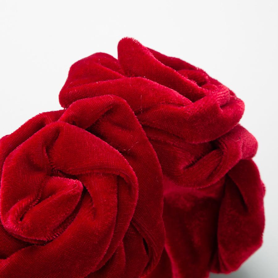 Creative Multi-layer Velvet Floral Large Flower Hairband for Women, Featuring Elegant and Sophisticated Style.