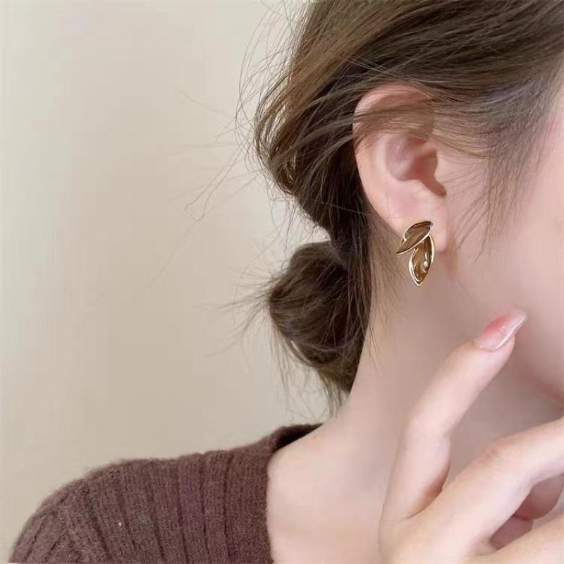 Neuer koreanischer Ankunft Metall Trendig Frisch Lieblich Süß Graues Blatt Ohrstecker für Damen Modeschmuck Geschenke