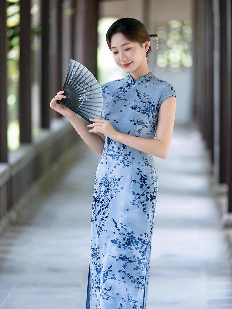 2025 Elegant Velvet Cheongsam: Modern Chinese-Style, Youthful & Sophisticated
