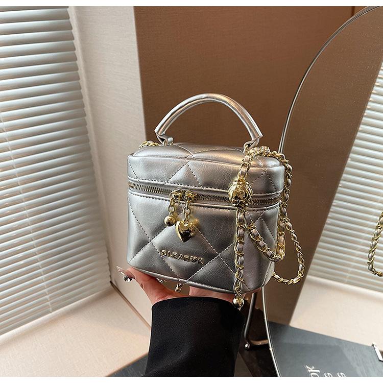 

Сумка-мессенджер на цепочке с ромбовидным узором, женская сумка, новый летний нишевый дизайн, мини-сумка-ведро серебряный