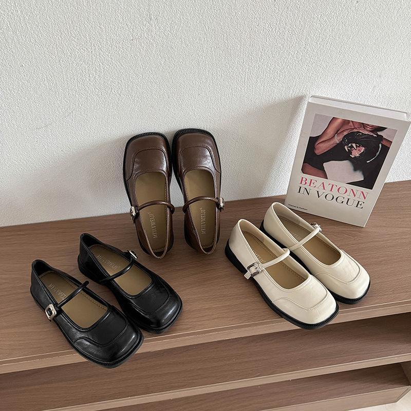 French Xiaoxiangfeng one-word buckle with Mary Jane shoes for women's 2025 spring new retro temperament soft-soled shallow-mouth single shoes