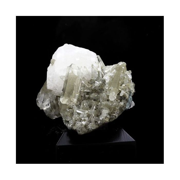 Pierres et Minéraux. Calcite + Quartz. 135.0 ct. Maronne, La Garde-en-Oisans, France..