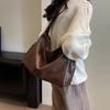 Stylish and simple tote bag large capacity soft leather casual versatile shoulder bag retro commuter messenger bag