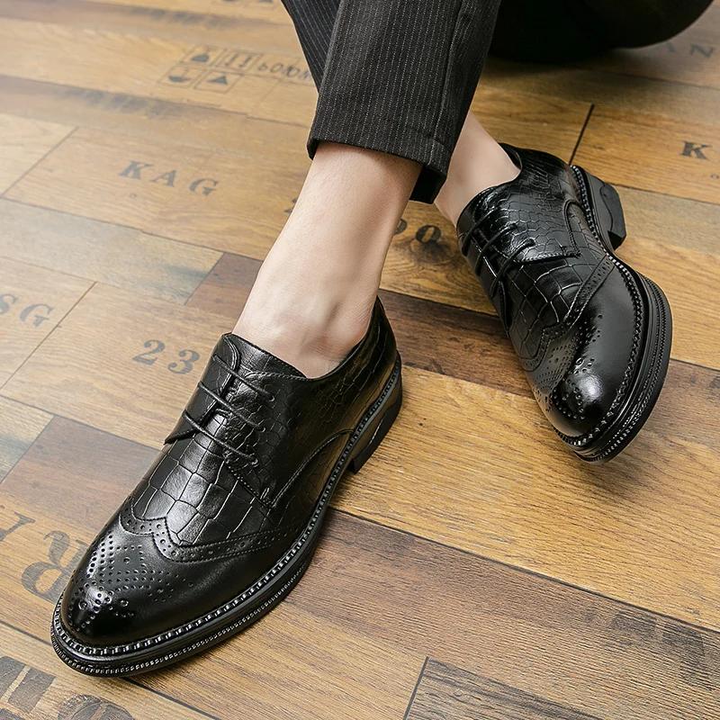Derby Shoes Men PU Low-heeled Round Toe Lace-up Brogue Carved Hollow Breathable Wear-resistant Business Formal Men Shoes