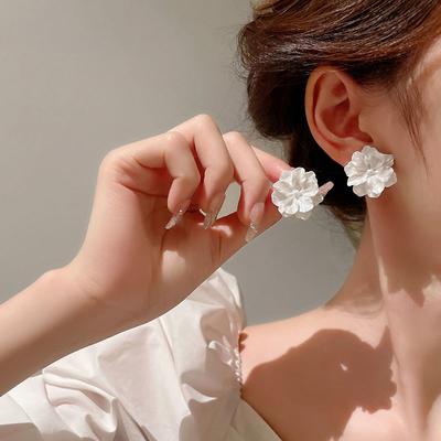Zhao Ruth White Beautiful Girl Flower Earrings Tide French Sense Earrings Women'S Summer Earrings
