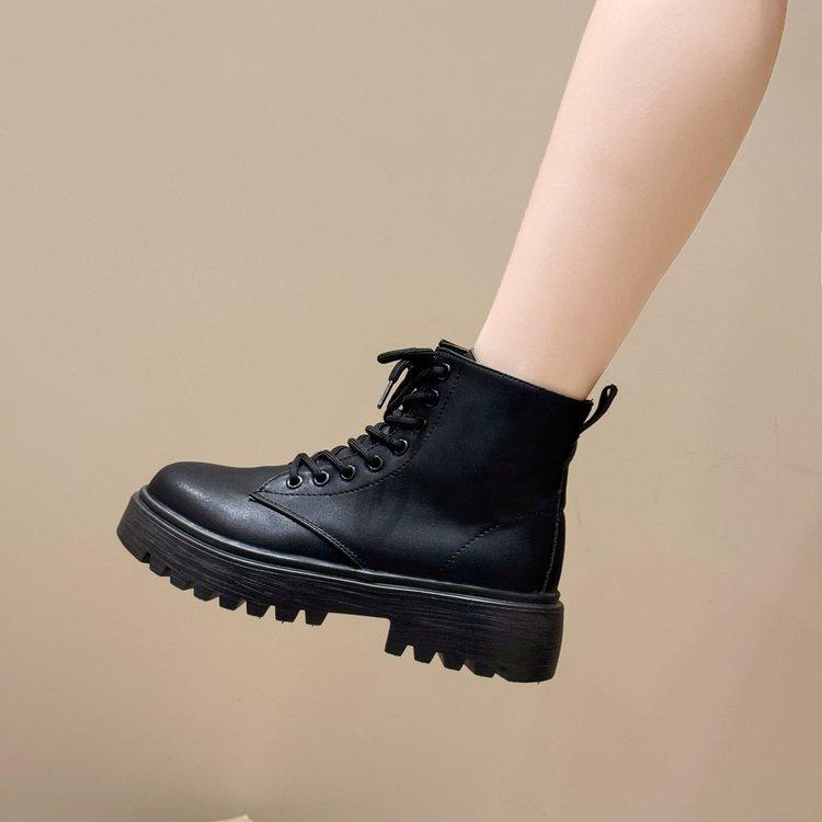 

[Ушилай] Черные жареные уличные темпераментные короткие ботинки женские осень 2025 новые бархатные на толстой подошве универсальные ботинки Мартин 43