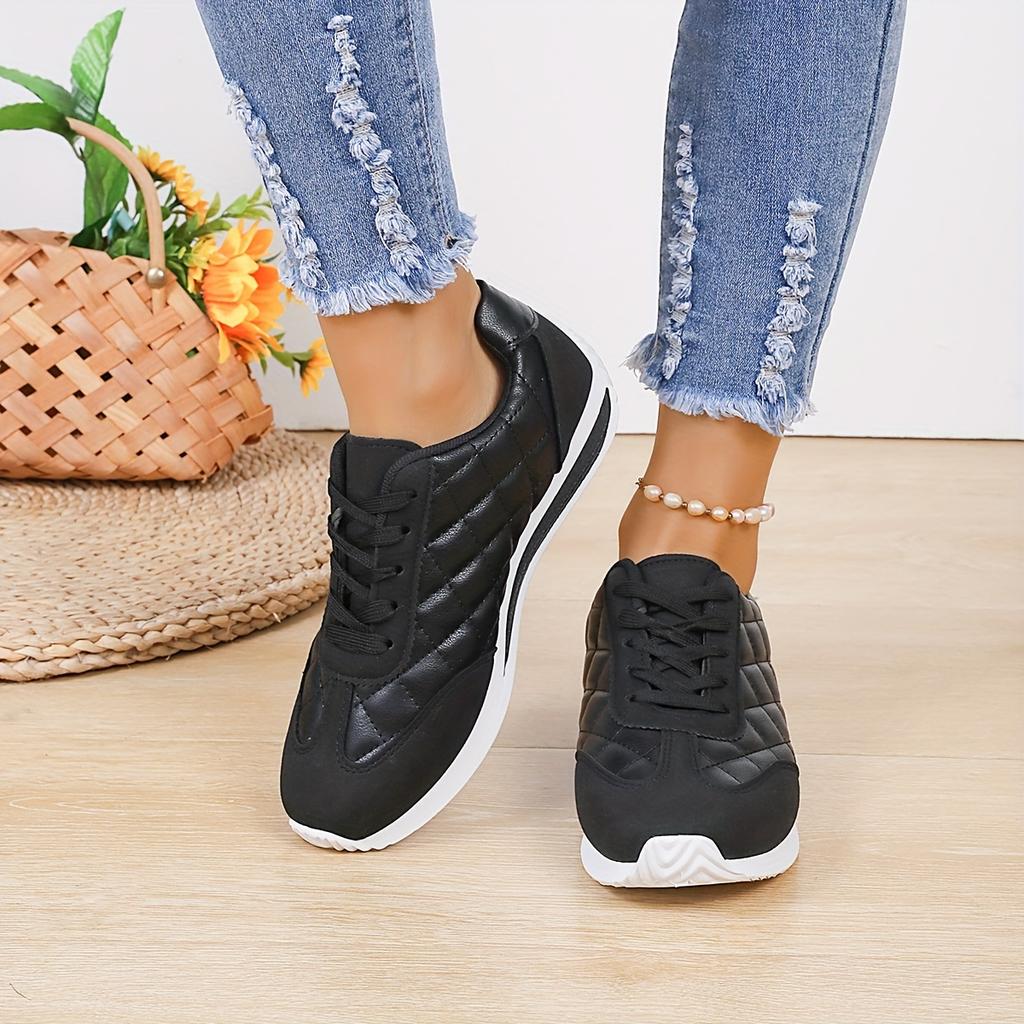Large-sized White Sneakers, Women's Shoes, Flat Sneakers, New Spring 2025 Korean-style Fashionable Sports Shoes, Versatile and Lightweight