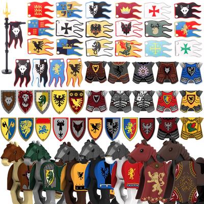 MOC Figure Militari Medievali Soldato Blocchi da Costruzione Castello Cavaliere Esercito Bandiere Armatura Cavalli Mantelli Accessori Mattoncini Giocattoli Regali