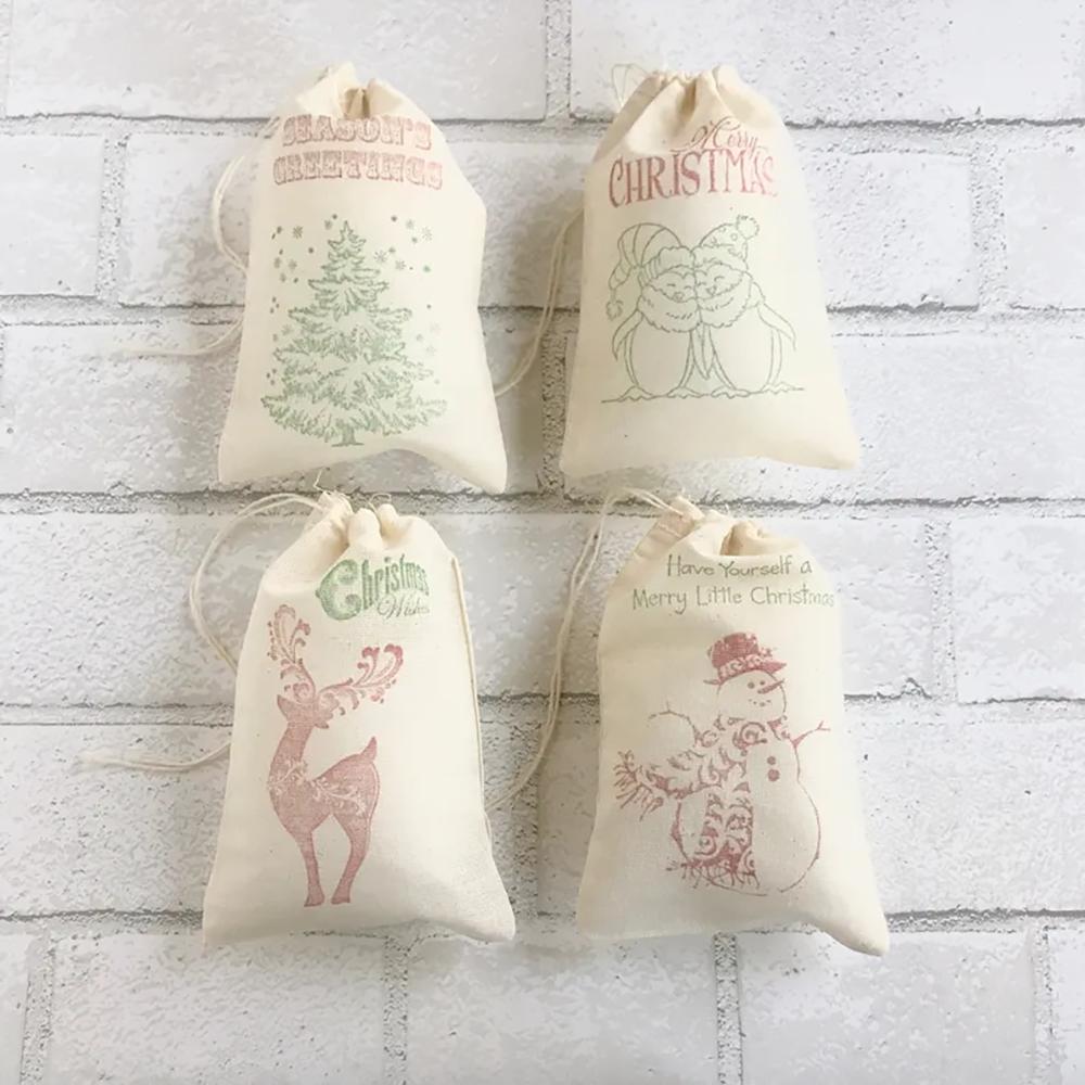 

4Pcs Christmas Favor Bags Cloth Holiday Party Decor Reindeer Snowman Candy Bags Tree Stocking Stuffer Muslin Gift Bag Advent 4pcs 13X18cm