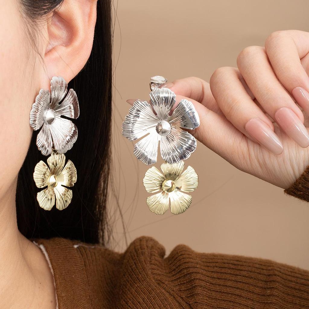 Exaggerated 3D Flower Pearl Earrings: Light Luxury, High-End Metal Style Studs