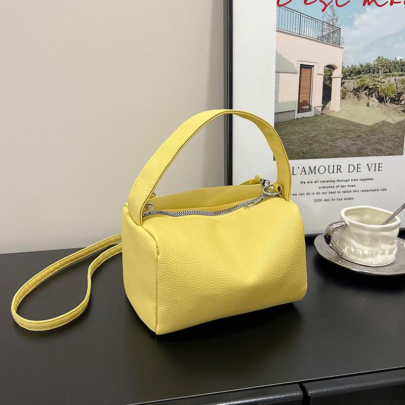 New Niche Design Casual and Lightweight Portable Tofu Bag Beautiful Solid Color Practical Versatile Shoulder Messenger Bag