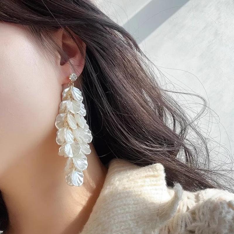 French Long Mother Of Pearl Clip On Earrings Exaggerated Fringed Flower Design Elegant Petals For Non Pierced Ears