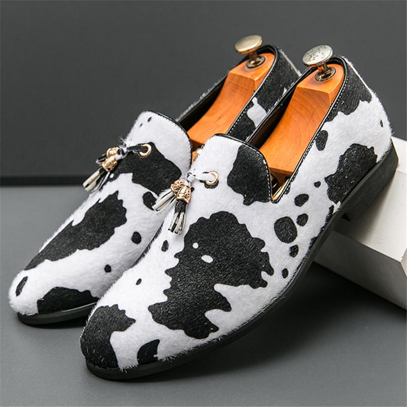 Retro New Fashion Tassels Loafers Men Pointed Cow Pattern Slip On Casual Shoes Wedding Dress Homecoming Footwear Zapatos Hombre