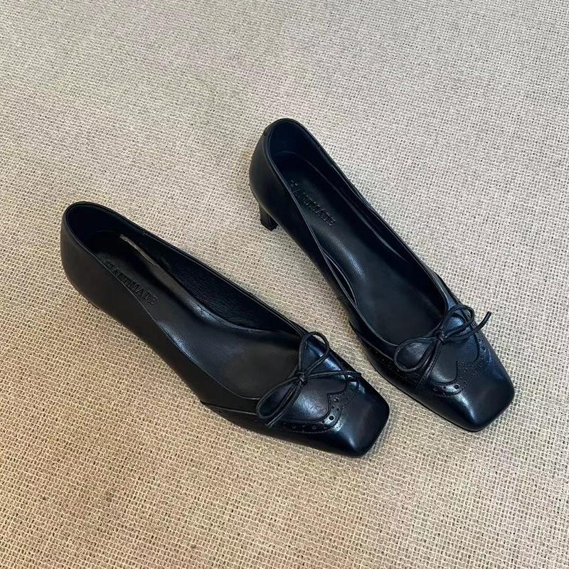 

Sheepskin version bow engraved square head single shoes women s shallow mouth one pedal thick heel Mary Jane shoes women s retro high heels 40 чёрный