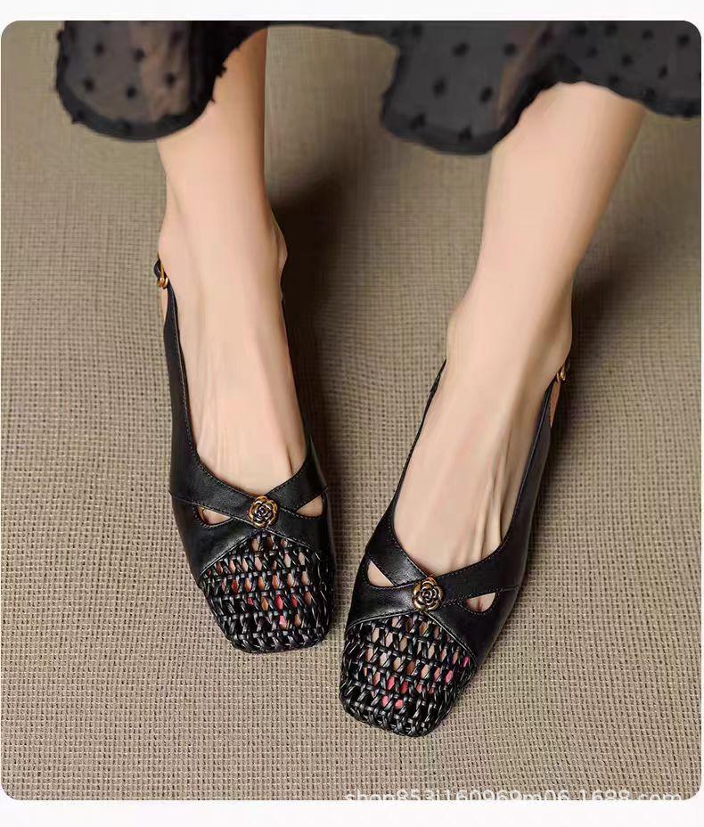 

Baotou back empty small gold coin fashion single shoes women s 2025 summer Korean version new elegant style thick heel hole sandals women 42 чорний