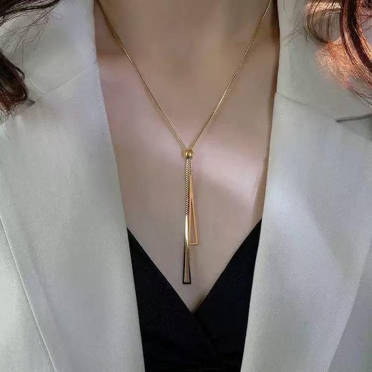 

Adjustable Extendable Pendant Necklace Lightweight Elegant Design Suitable for Various Outfits and Occasions Durable Material One Size золотий