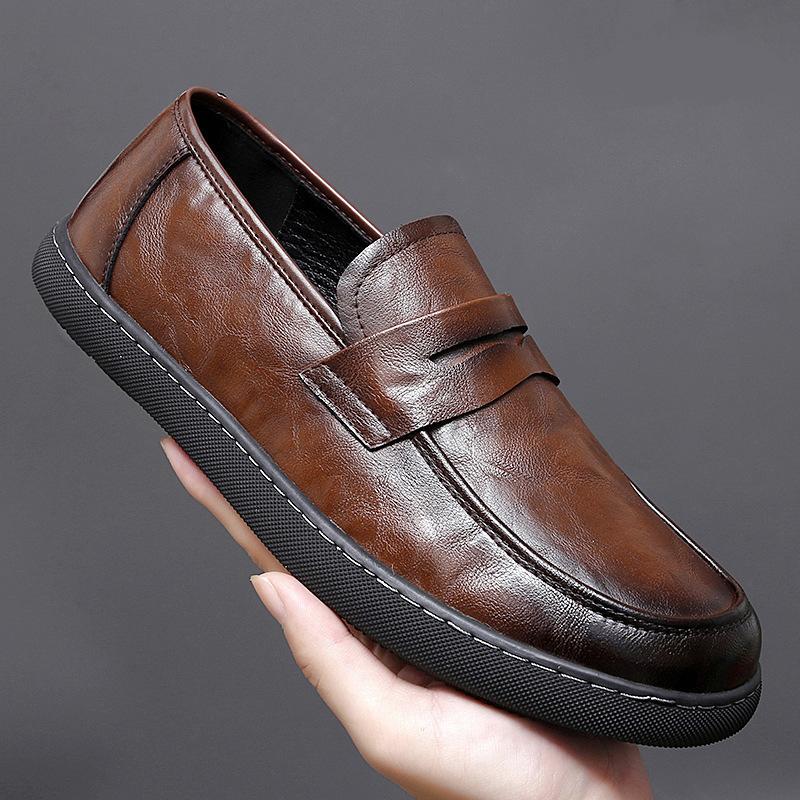 

Мужские кожаные туфли с ручной гравировкой 2025 лето новая кожа мягкая подошва туфли Doudou на одну педаль дышащие повседневные кожаные туфли мужские 44