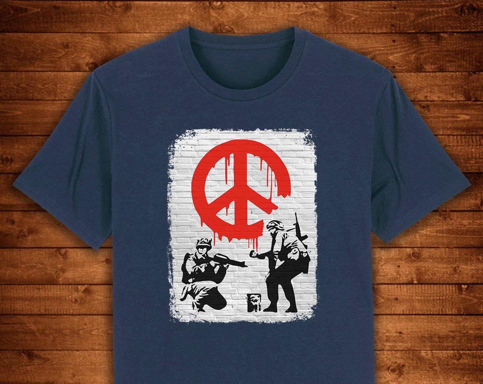 Banksy Soldiers Painting Peace Sign T shirt: Organic Cotton Streetwear L