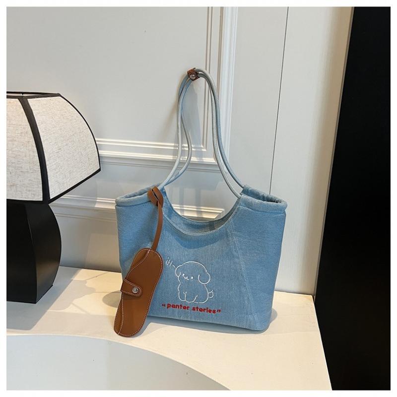 

Джинсовая сумка женская большой вместимости 2025 новая весна и лето повседневная универсальная на одно плечо сумка-тоут для занятий для студентки синий