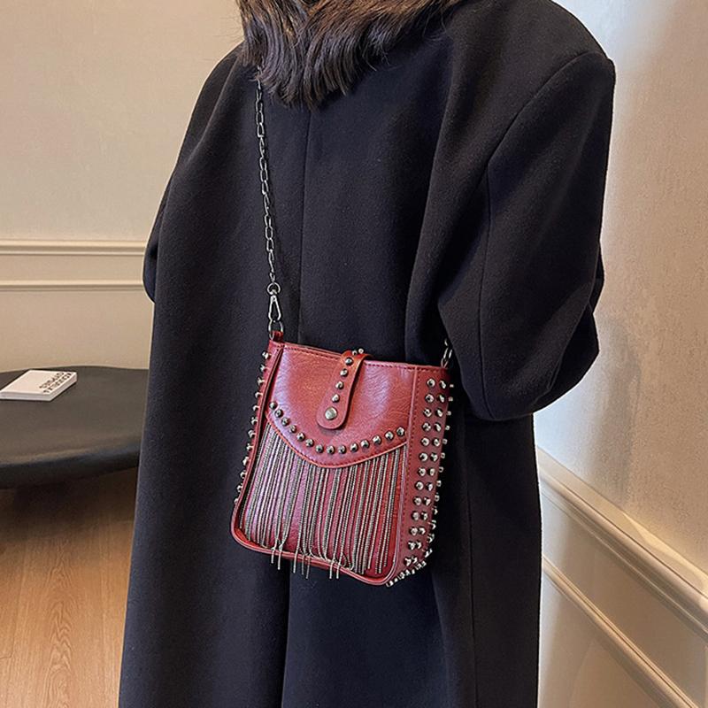 Mini Punk Style Crossbody Bags Women Rivets and Tassels Retro Bags Small Messenger Bags Fashion Vintage Packages CLE