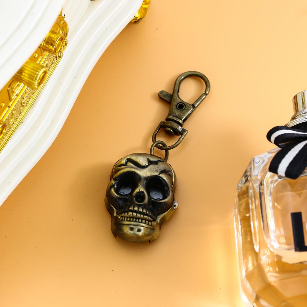 Skeleton Ghost Head Hanging Watch Keychain Watch Caribbean Pirate Skull Head Quartz Pocket Watch Trendy Flip Pocket Watch