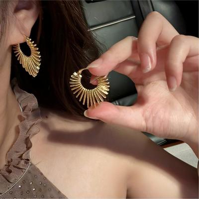 Wind Leaf Texture Earrings Women'S High Sense Niche Design Light Luxury Temperament Exaggerated Personality Geometric Ear Jewelry