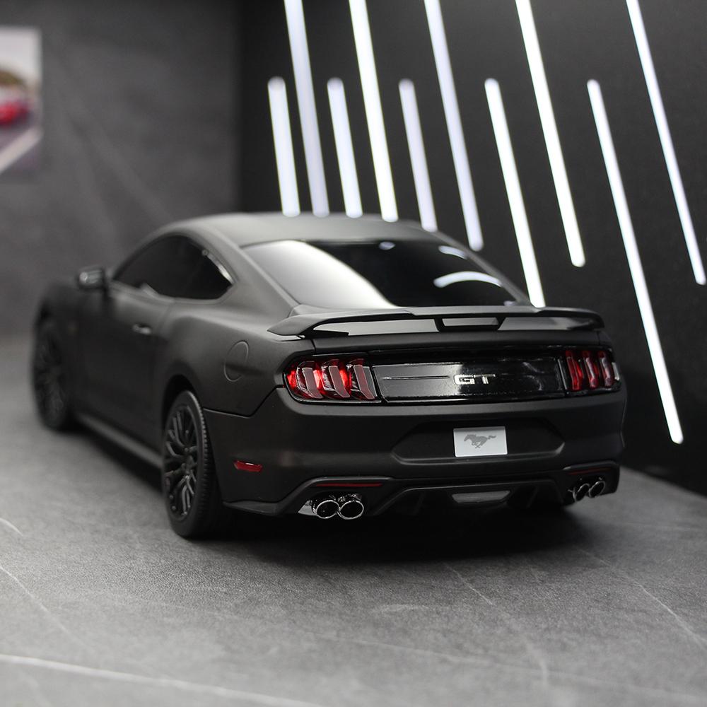 Static Metal 1:18 Scale Ford Mustang Simulation Alloy Coupe Collection Memorial Car Model Ornaments