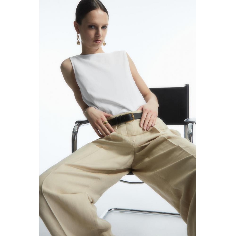 

Майка COS Japan с вырезом «лодочка»