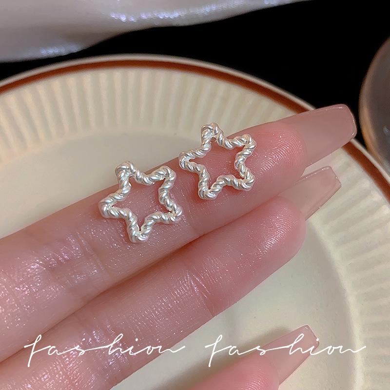 

Minimalist Style Hollow Pentagonal Stud Earrings For Women Personalize Star Metal Accessories Fashion Zircon