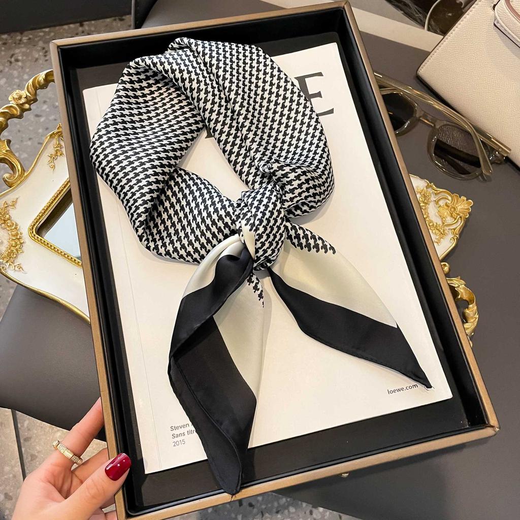 French Retro Silk Scarf Women'S Cashew Nut Fashion Versatile Small Square Scarf Literary Streamer Scarf High-End Scarf