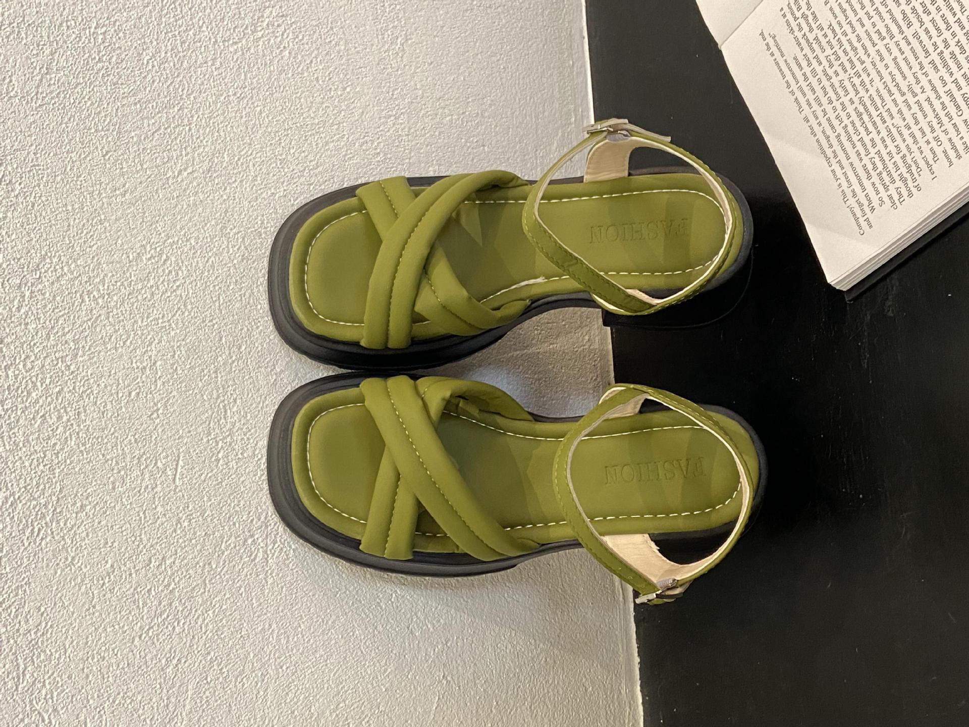 

Универсальные сандалии на толстой подошве 2025 новая летняя женская универсальная обувь на небольшом высоком каблуке с римскими сандалиями 40 зелёный