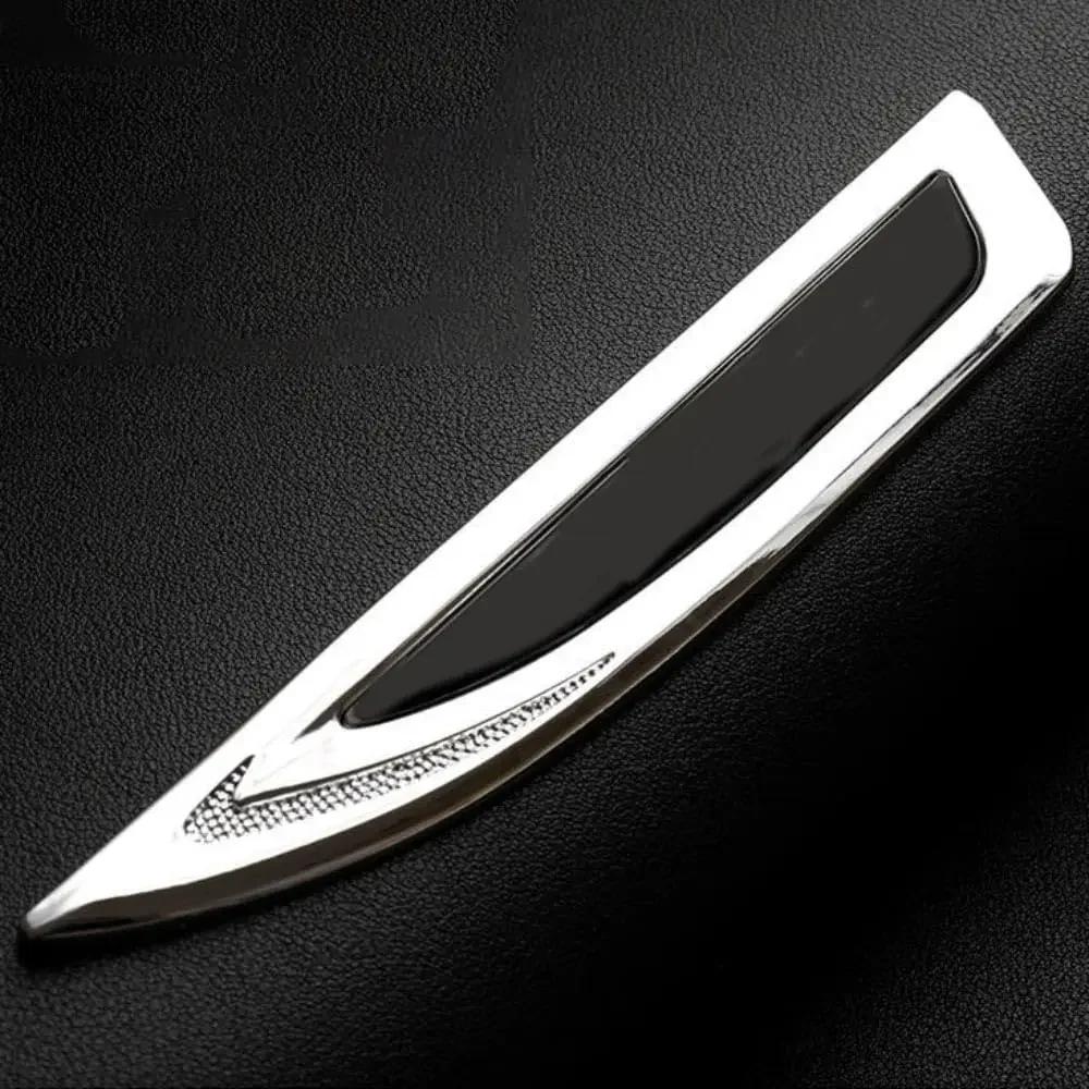 2 Pezzi Metallici Laterali per Auto Adesivi con Logo Metallo per Auto sono Adatti per Carrozzeria Posteriore di Volvo C40XC60XC90S6S90.
