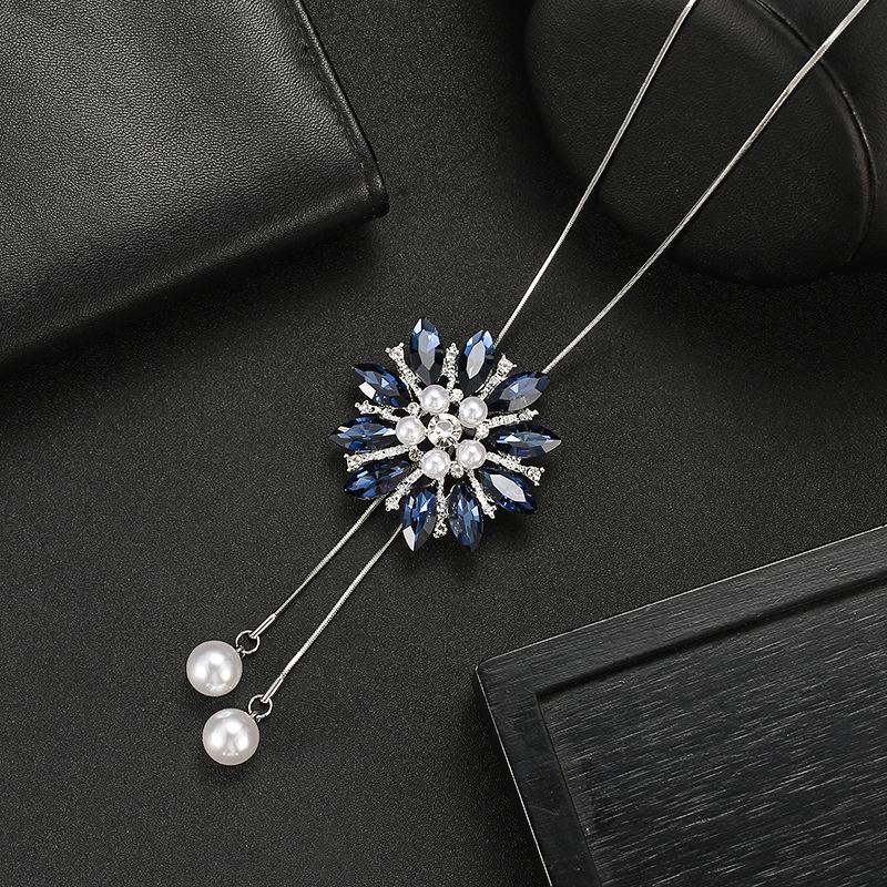 Luxury Non-Fading Korean Fashion Sweater Necklace: Autumn/Winter Women's Niche Design Pendant