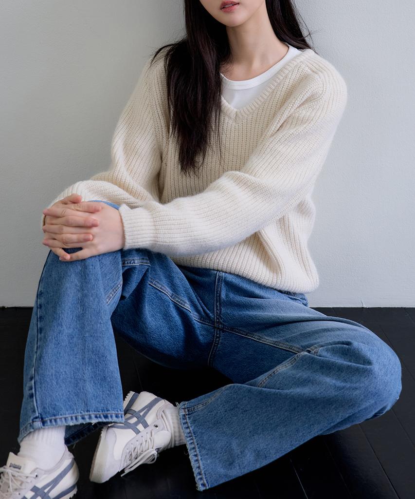 KNOWING Alpaca Oversized V-Neck Knit (Cream)