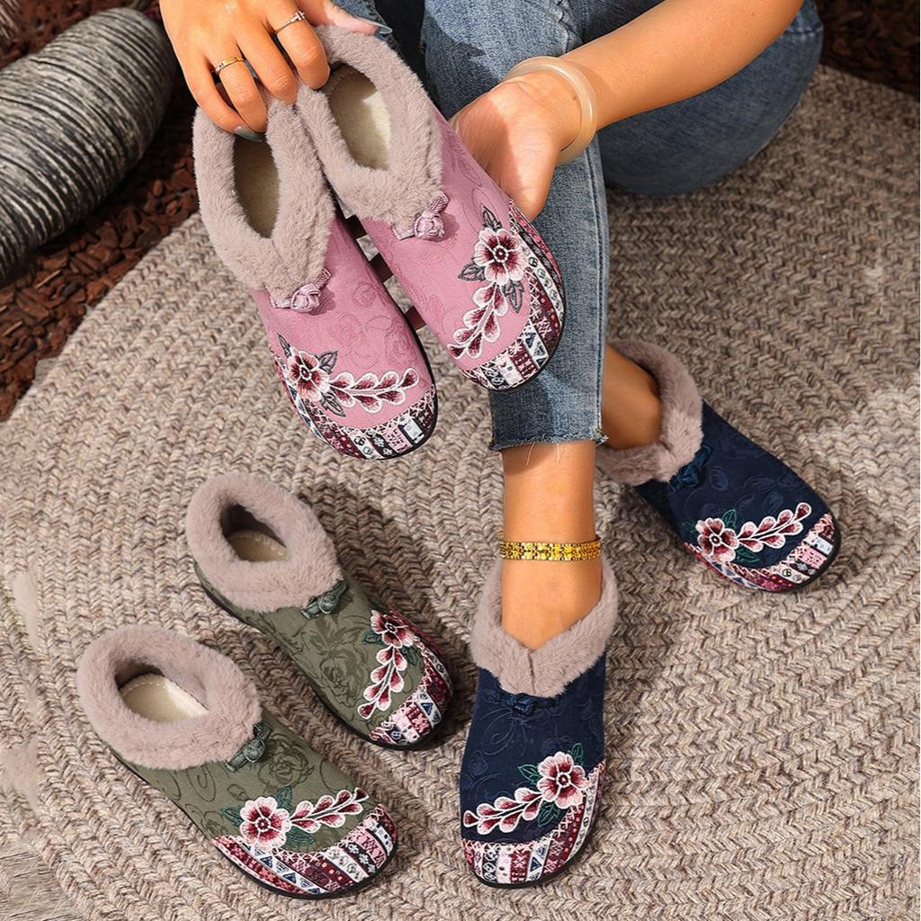 New cotton shoes women's velvet thickened middle-aged and elderly flat-soled embroidered shoes Chinese ethnic style one-pedal mother Hanfu shoes