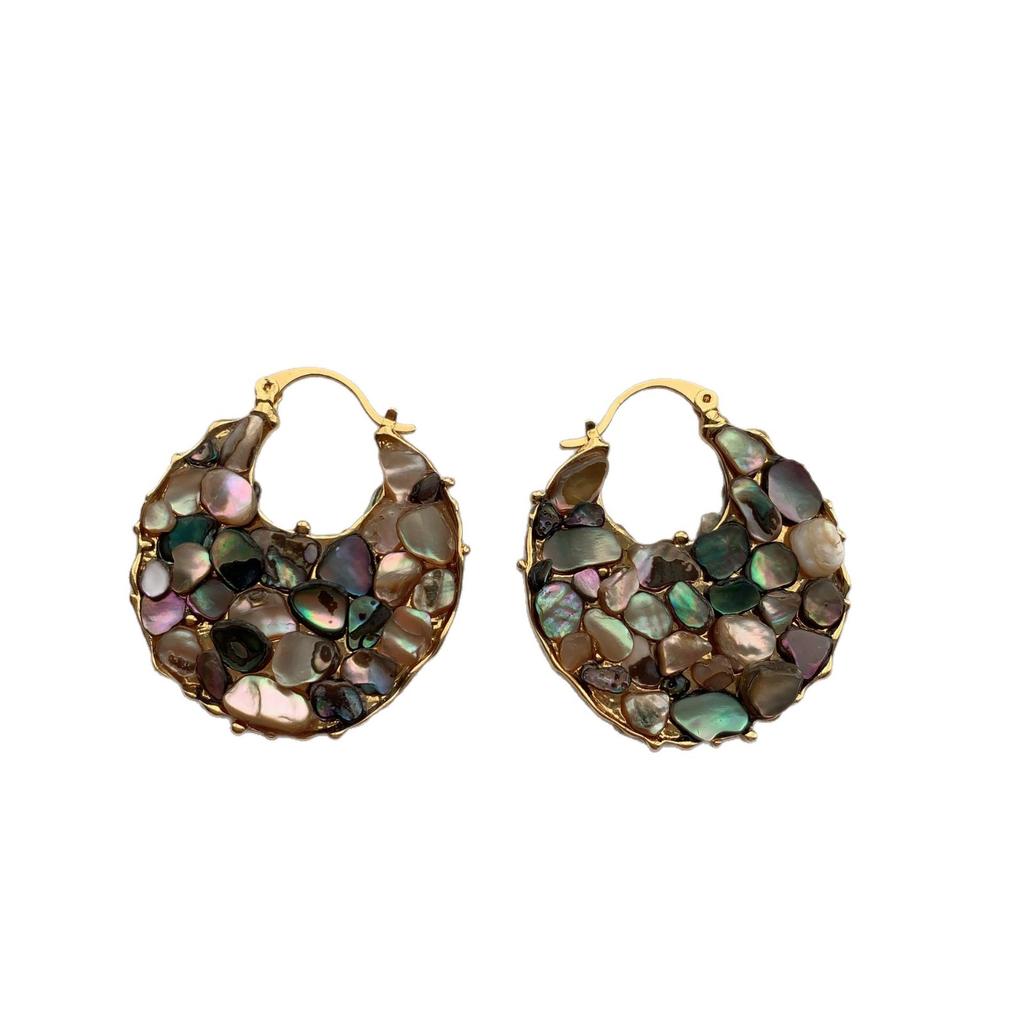 Color mother-of-pearl earrings, ear buckles, simple natural personality, exquisite and versatile fashion, unique, simple and generous earrings