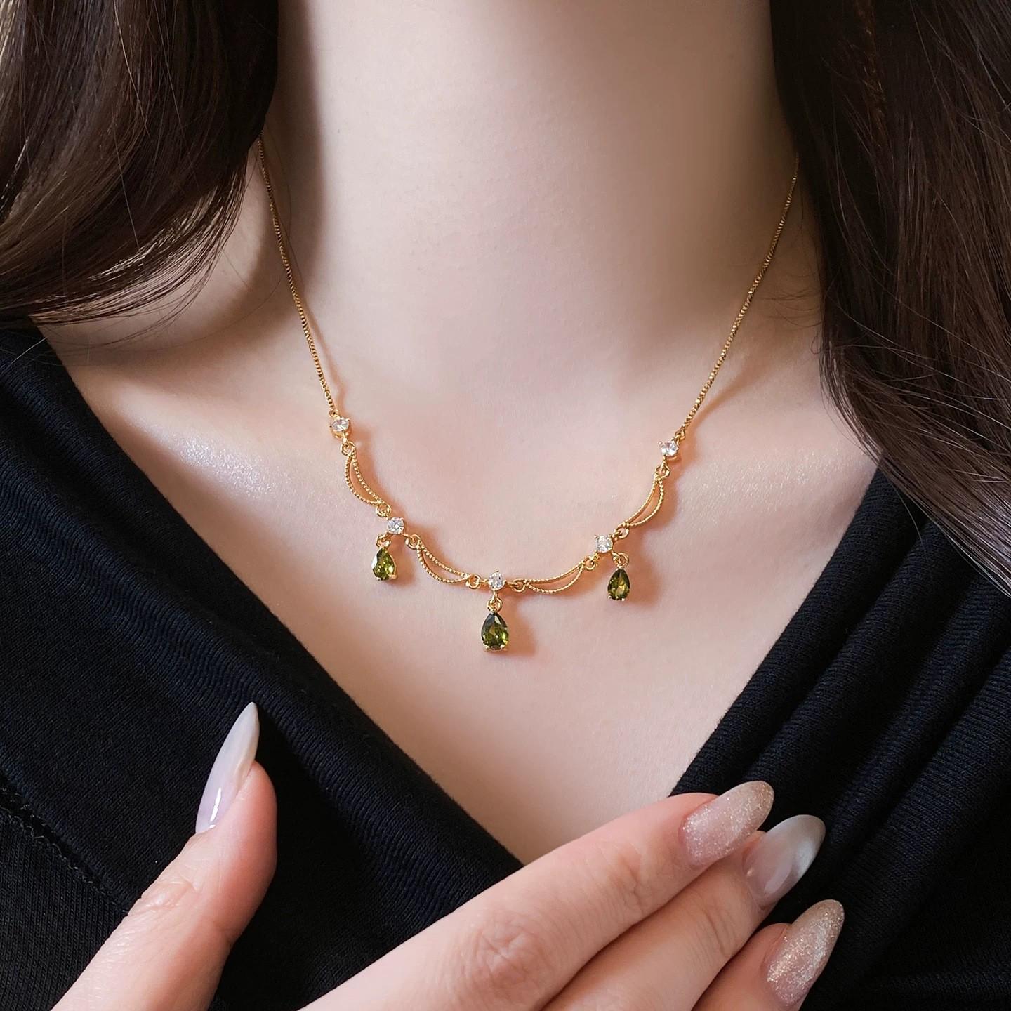 French Olive Green Zircon Pendant Necklace: Retro Court Style, Light Luxury, Versatile Collarbone Chain